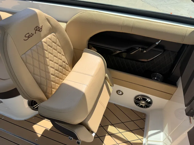 Slide: The Image of Sea Ray 280 SLX 2022 - 11