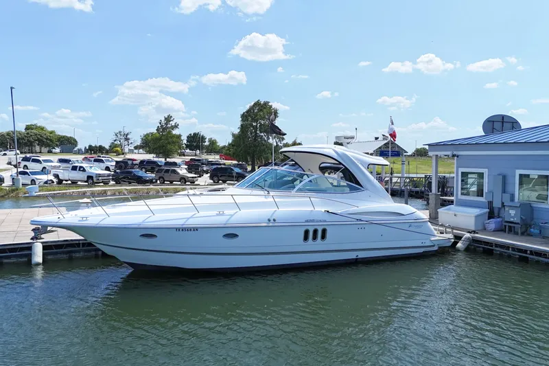 The Image of Cruisers 420 EXPRESS 2007 - 0