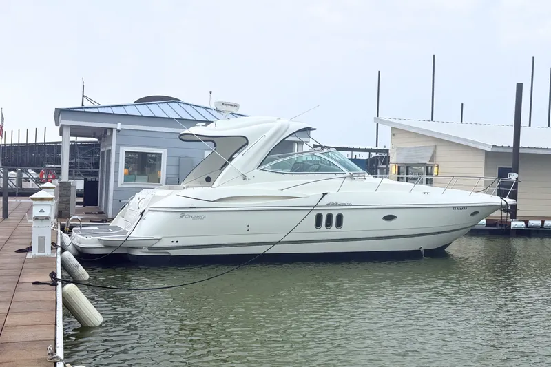 The Image of Cruisers 420 EXPRESS 2007 - 0