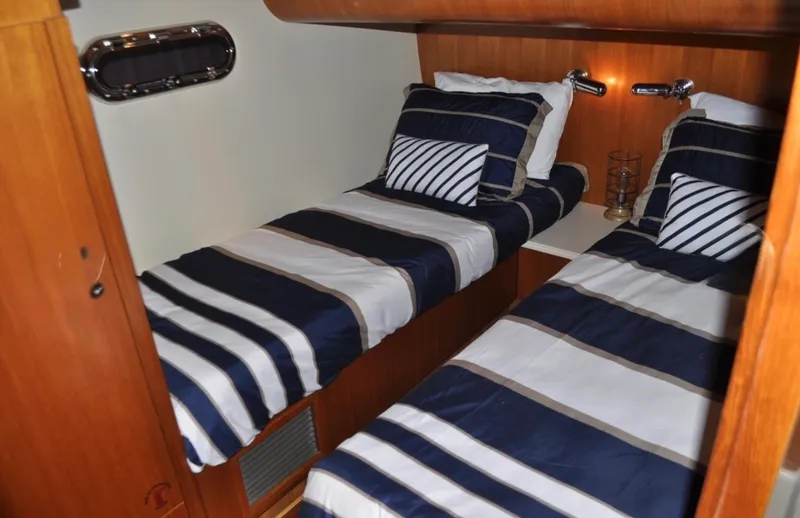 Slide: The Image of Tiara 5200 SOVRAN 2005 - 43
