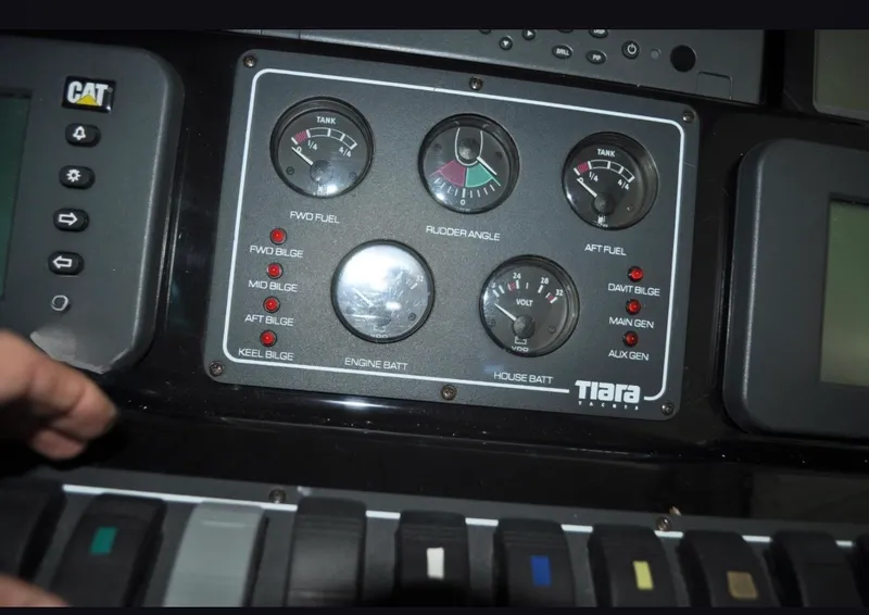 Slide: The Image of Tiara 5200 SOVRAN 2005 - 26
