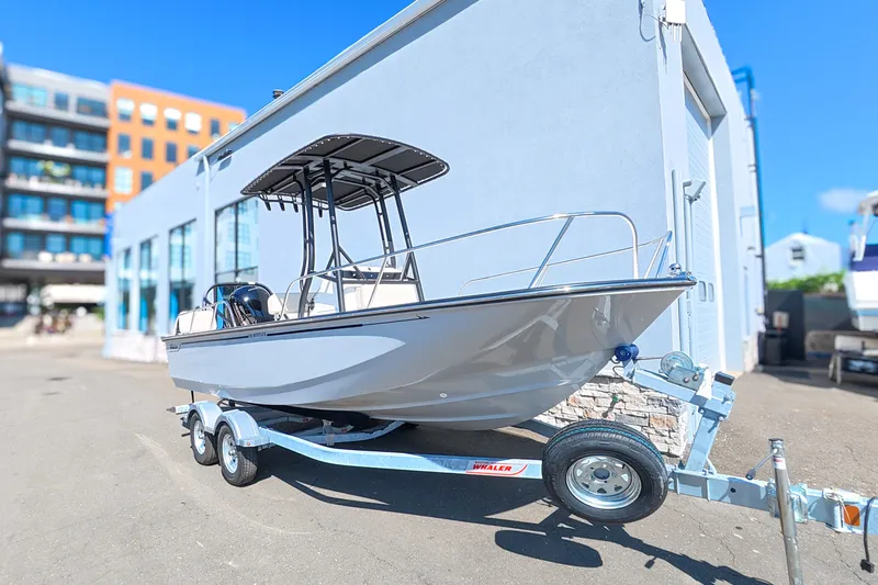 Slide: The Image of Boston Whaler 190 Montauk 2026 - 1