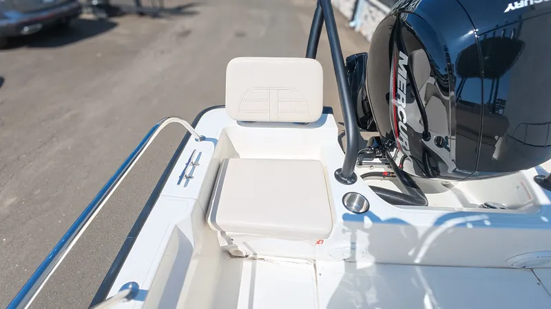 Slide: The Image of Boston Whaler 190 Montauk 2026 - 14
