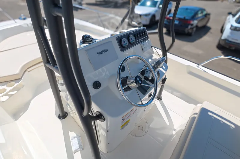 Slide: The Image of Boston Whaler 190 Montauk 2026 - 10