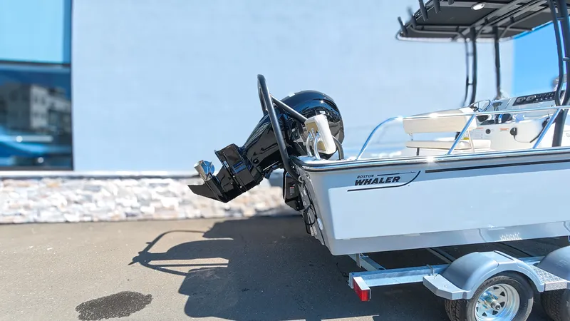 Slide: The Image of Boston Whaler 190 Montauk 2026 - 3