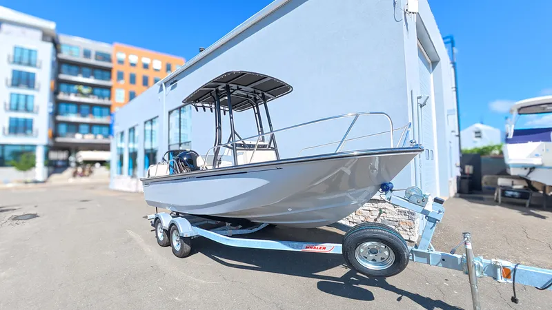 Slide: The Image of Boston Whaler 190 Montauk 2026 - 6