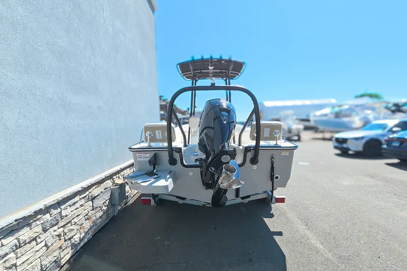 Slide: The Image of Boston Whaler 190 Montauk 2026 - 3