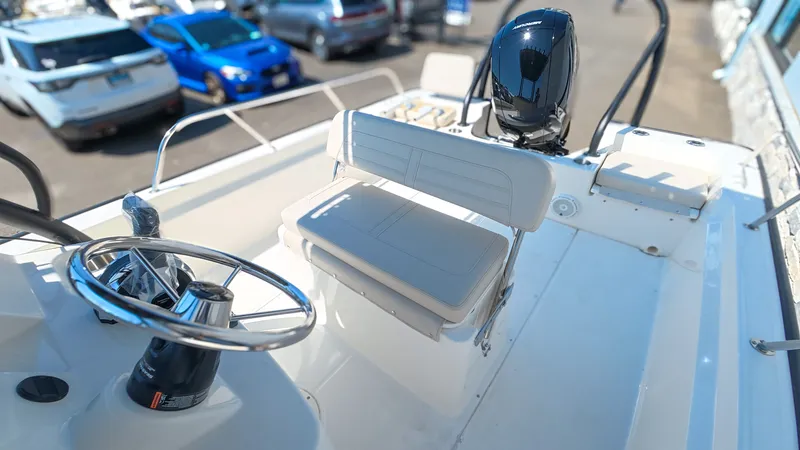 Slide: The Image of Boston Whaler 190 Montauk 2026 - 19