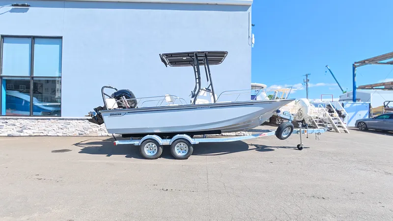 Slide: The Image of Boston Whaler 190 Montauk 2026 - 2