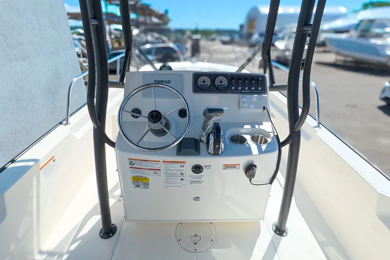 Slide: The Image of Boston Whaler 190 Montauk 2026 - 9