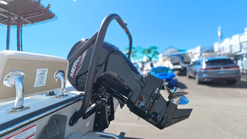 Slide: The Image of Boston Whaler 190 Montauk 2026 - 10