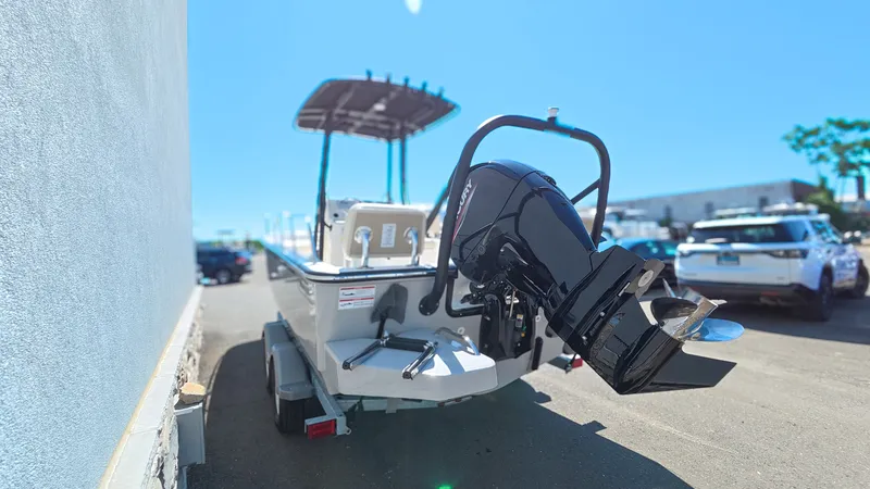 Slide: The Image of Boston Whaler 190 Montauk 2026 - 9