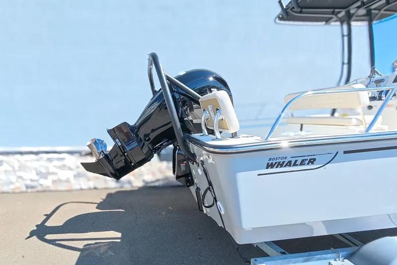Slide: The Image of Boston Whaler 190 Montauk 2026 - 5