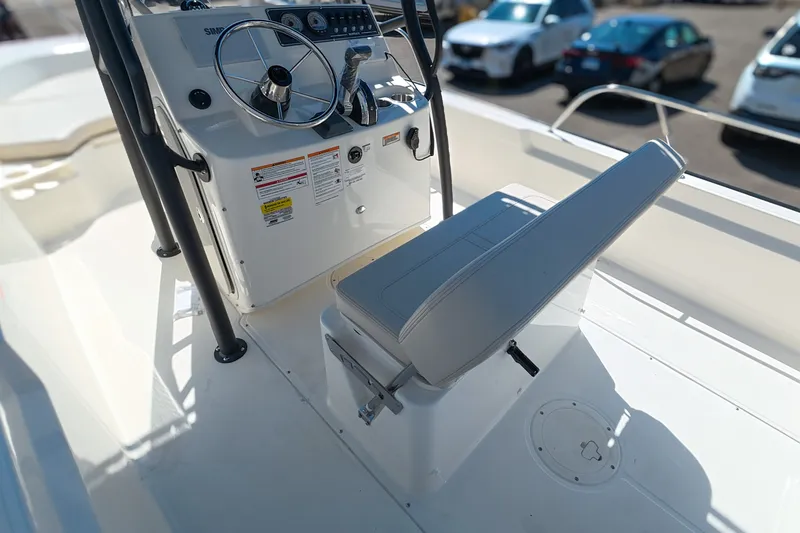 Slide: The Image of Boston Whaler 190 Montauk 2026 - 12