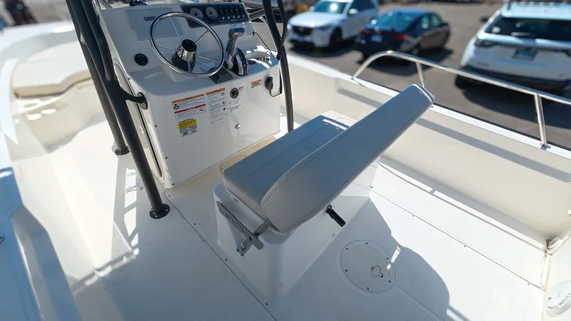 Slide: The Image of Boston Whaler 190 Montauk 2026 - 17