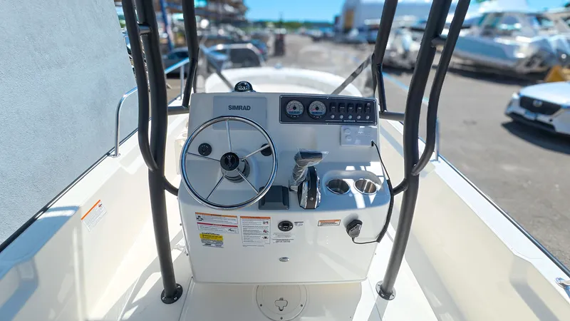 Slide: The Image of Boston Whaler 190 Montauk 2026 - 16