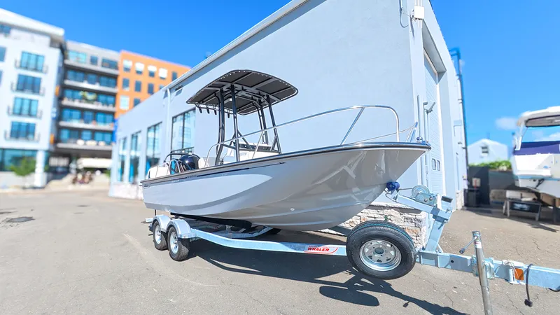Slide: The Image of Boston Whaler 190 Montauk 2026 - 5