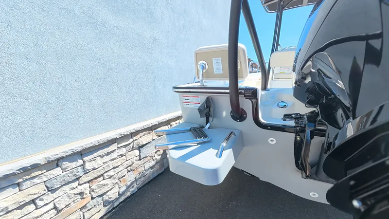 Slide: The Image of Boston Whaler 190 Montauk 2026 - 13