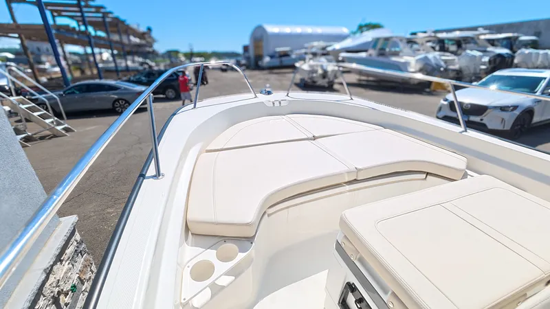 Slide: The Image of Boston Whaler 190 Montauk 2026 - 21
