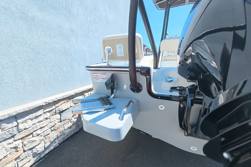 Slide: The Image of Boston Whaler 190 Montauk 2026 - 7