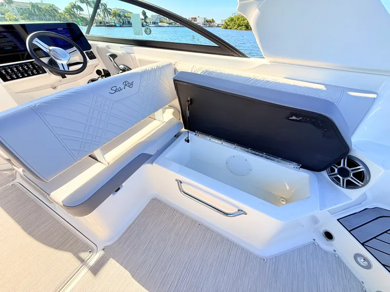 Slide: The Image of Sea Ray SDX 270 Outboard 2027 - 35