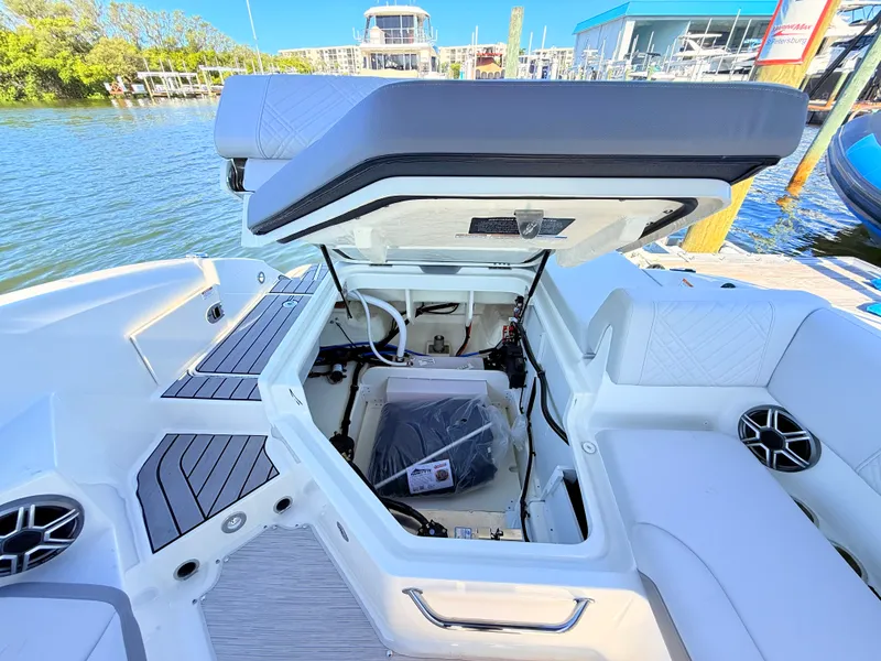 Slide: The Image of Sea Ray SDX 270 Outboard 2027 - 31