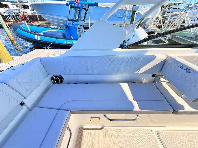 Slide: The Image of Sea Ray SDX 270 Outboard 2027 - 32