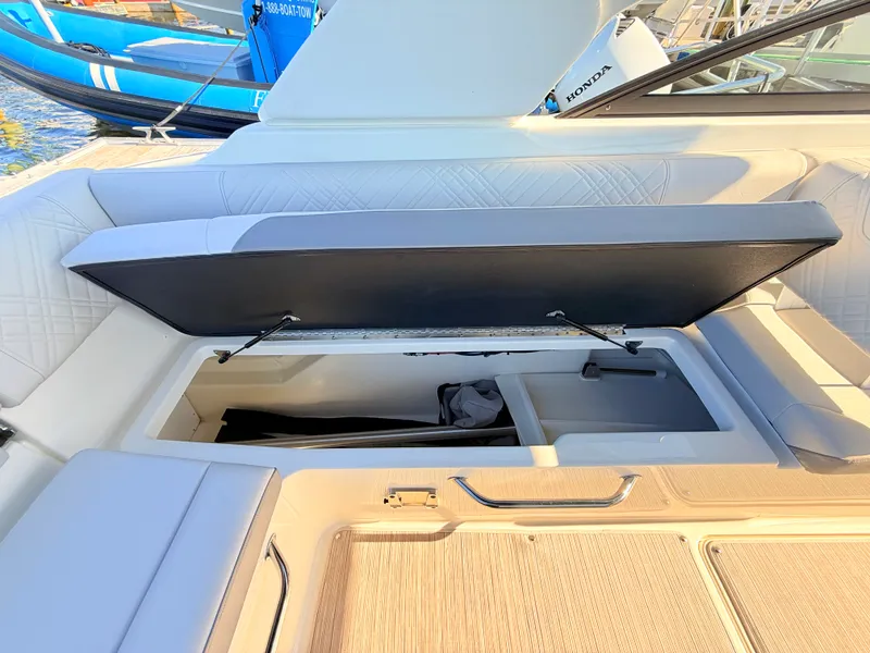Slide: The Image of Sea Ray SDX 270 Outboard 2027 - 33