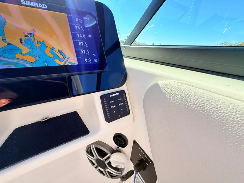 Slide: The Image of Sea Ray SDX 270 Outboard 2027 - 41