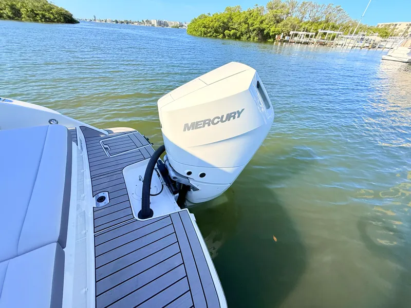 Slide: The Image of Sea Ray SDX 270 Outboard 2027 - 21