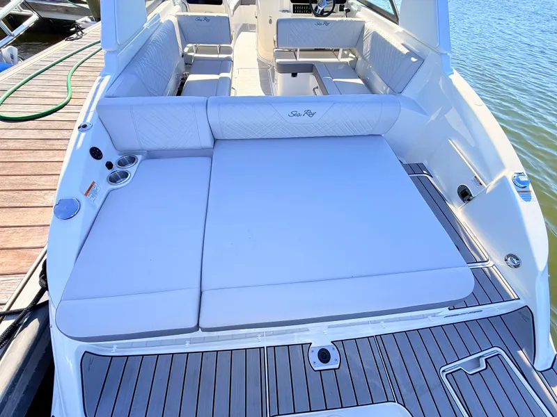 Slide: The Image of Sea Ray SDX 270 Outboard 2027 - 23
