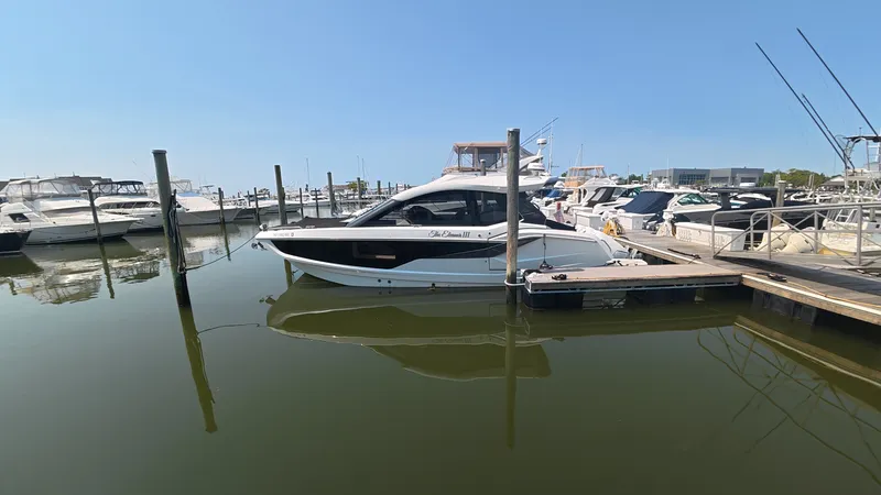 Slide: The Image of Galeon 375 GTO 2025 - 47