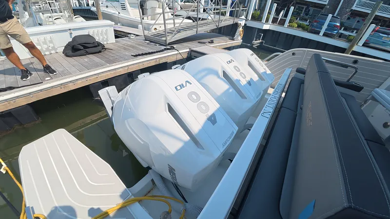 Slide: The Image of Galeon 375 GTO 2025 - 4