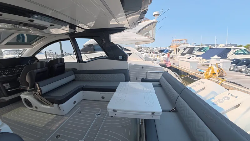 Slide: The Image of Galeon 375 GTO 2025 - 11