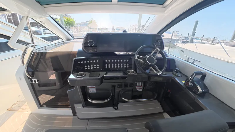 Slide: The Image of Galeon 375 GTO 2025 - 21