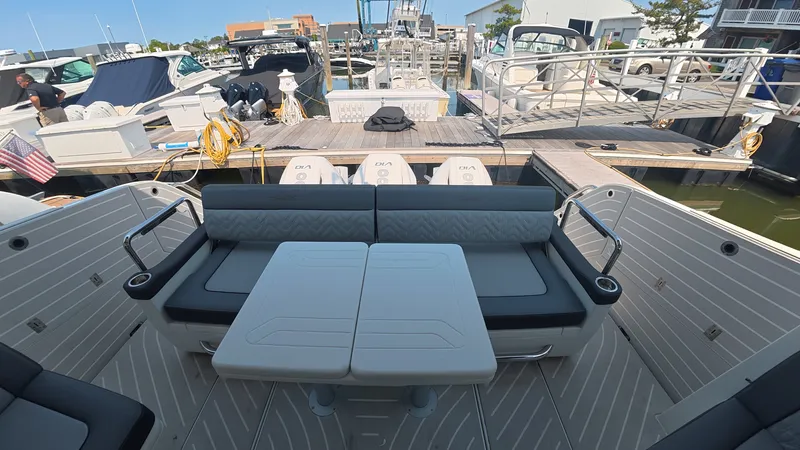 Slide: The Image of Galeon 375 GTO 2025 - 8