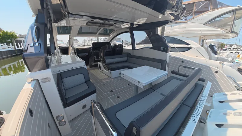 Slide: The Image of Galeon 375 GTO 2025 - 9