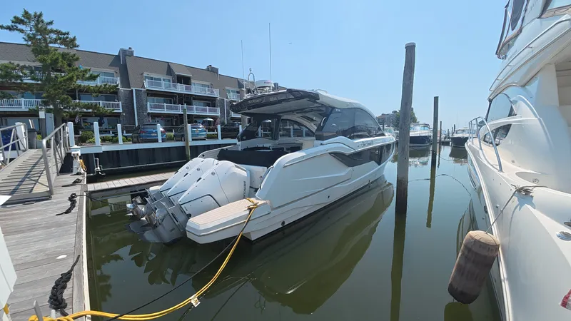 Slide: The Image of Galeon 375 GTO 2025 - 50