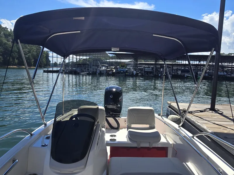 Slide: The Image of Boston Whaler 160 Super Sport 2026 - 16