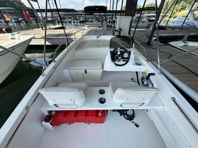 Slide: The Image of Boston Whaler 160 Super Sport 2026 - 7
