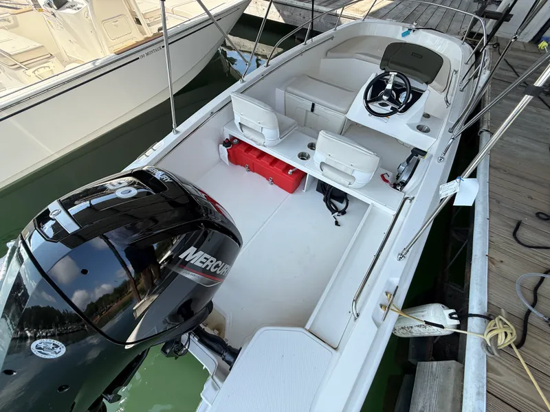 Slide: The Image of Boston Whaler 160 Super Sport 2026 - 6