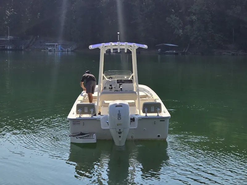 Slide: The Image of Boston Whaler 190 Montauk 2026 - 15