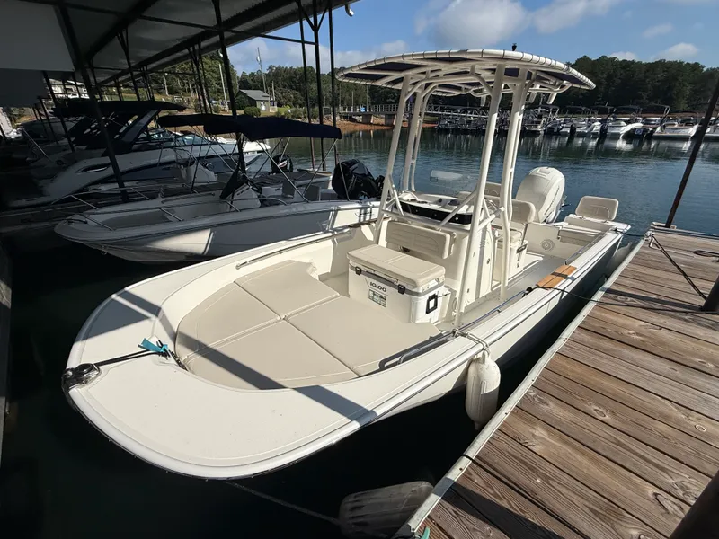 Slide: The Image of Boston Whaler 190 Montauk 2026 - 2