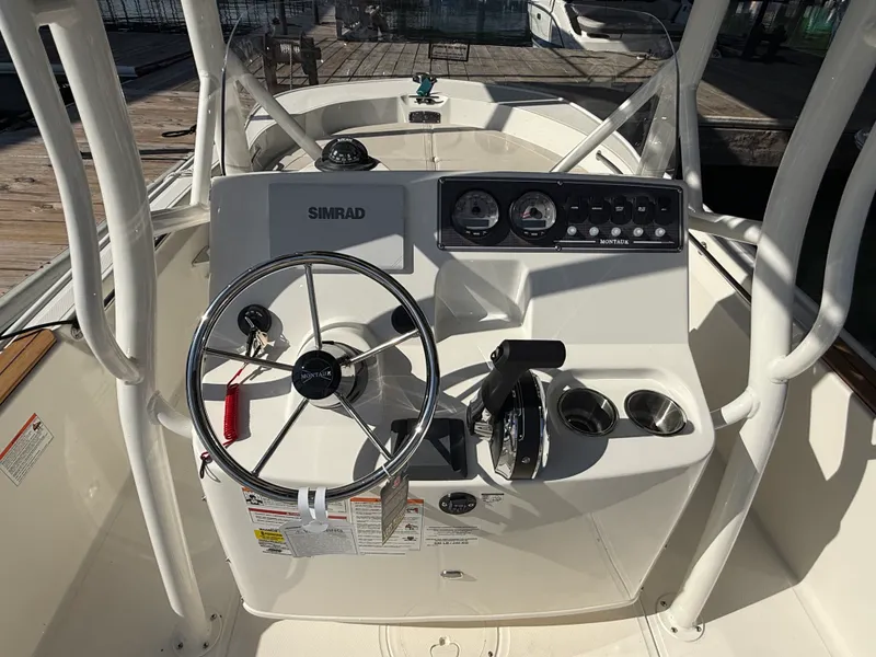 Slide: The Image of Boston Whaler 190 Montauk 2026 - 6