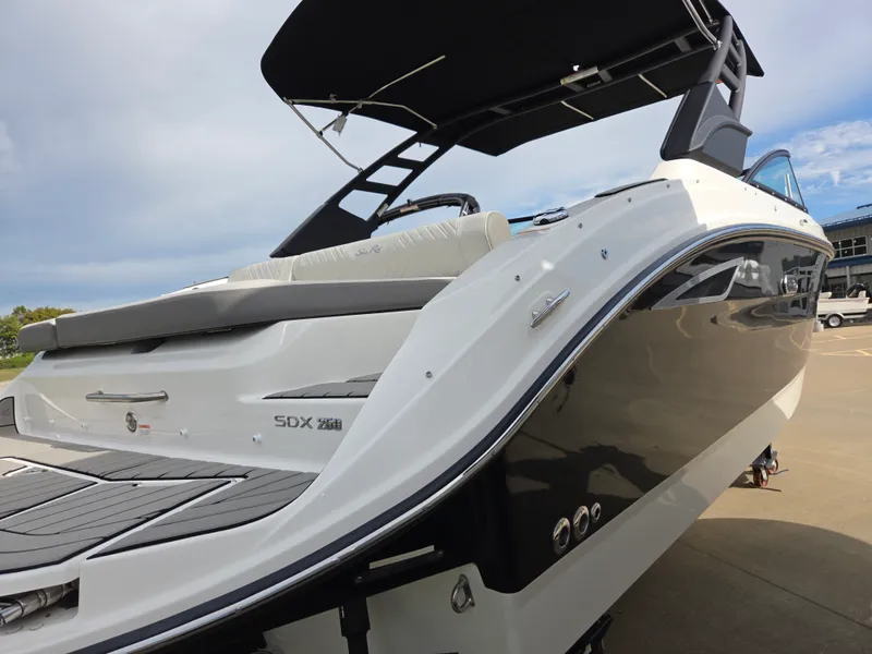 Slide: The Image of Sea Ray SDX 250 2026 - 2