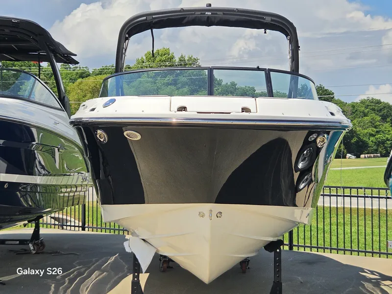 Slide: The Image of Sea Ray SDX 250 2026 - 1