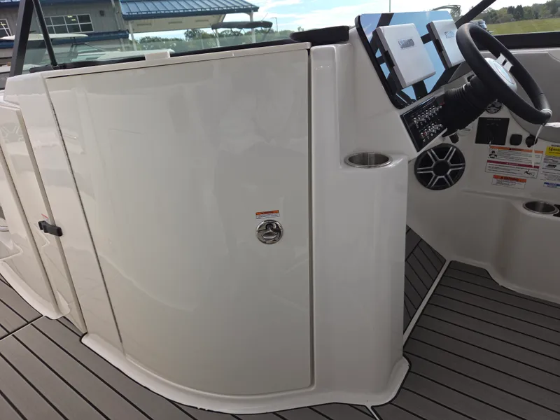 Slide: The Image of Sea Ray SDX 250 2026 - 34