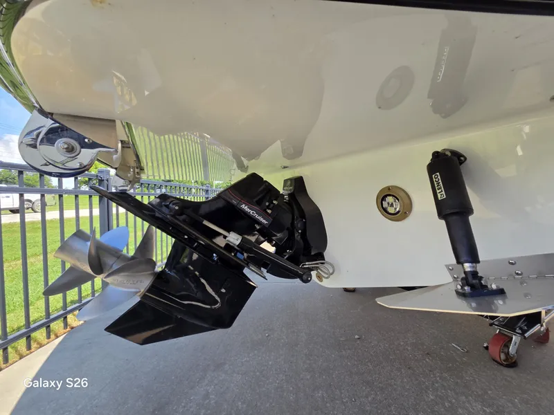 Slide: The Image of Sea Ray SDX 250 2026 - 3