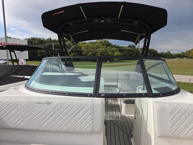 Slide: The Image of Sea Ray SDX 250 2026 - 29