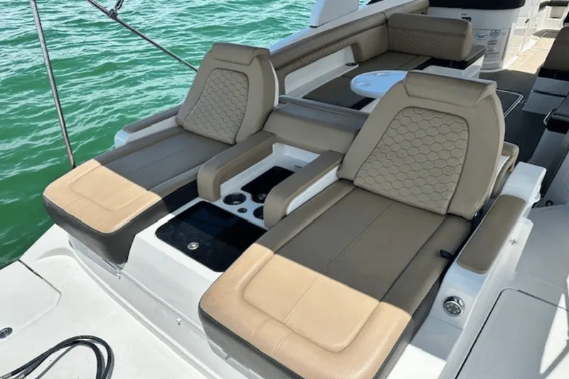 Slide: The Image of Sea Ray 290 SDX OB 2019 - 5